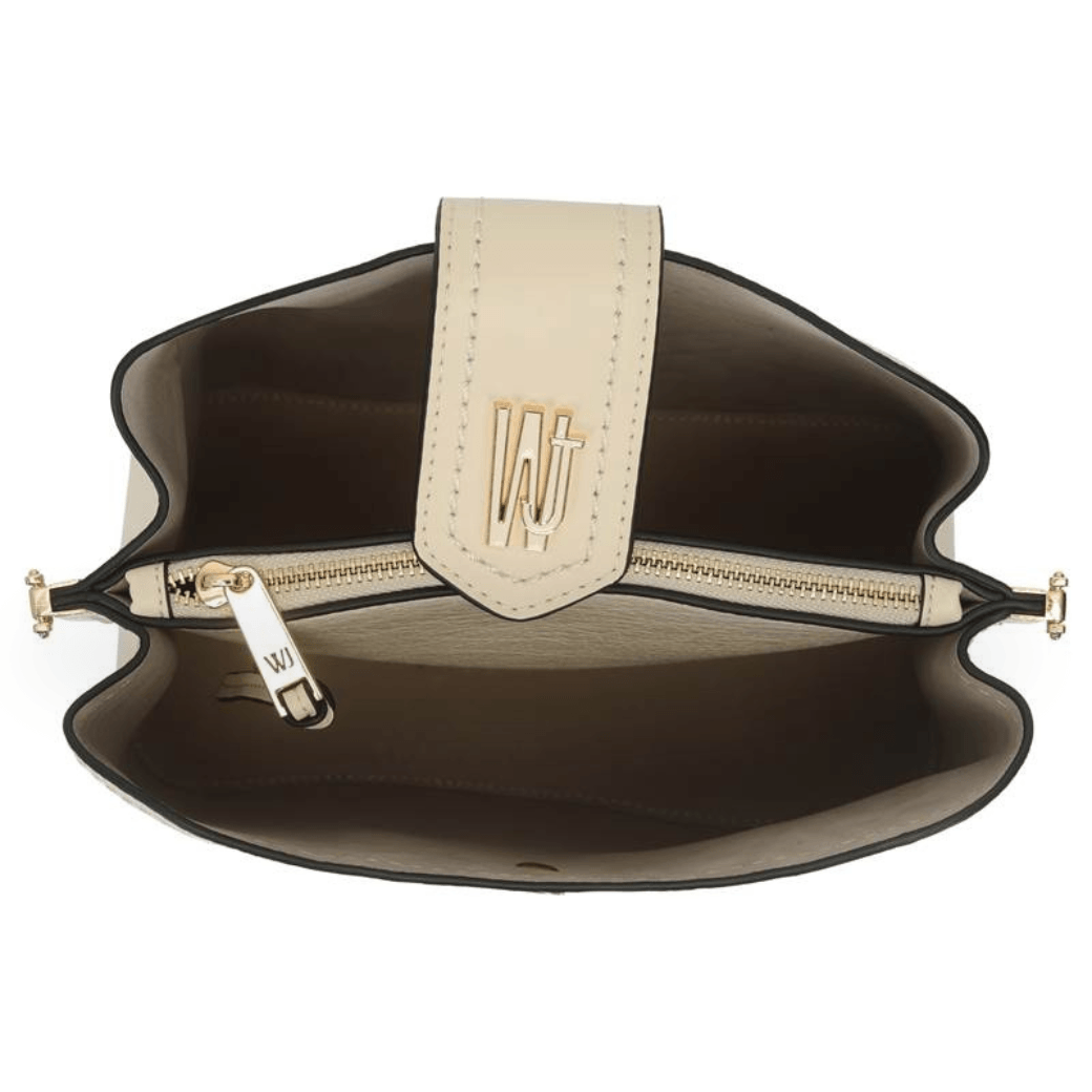 Interior da bolsa WJ off white com forro escuro e bolso com zíper